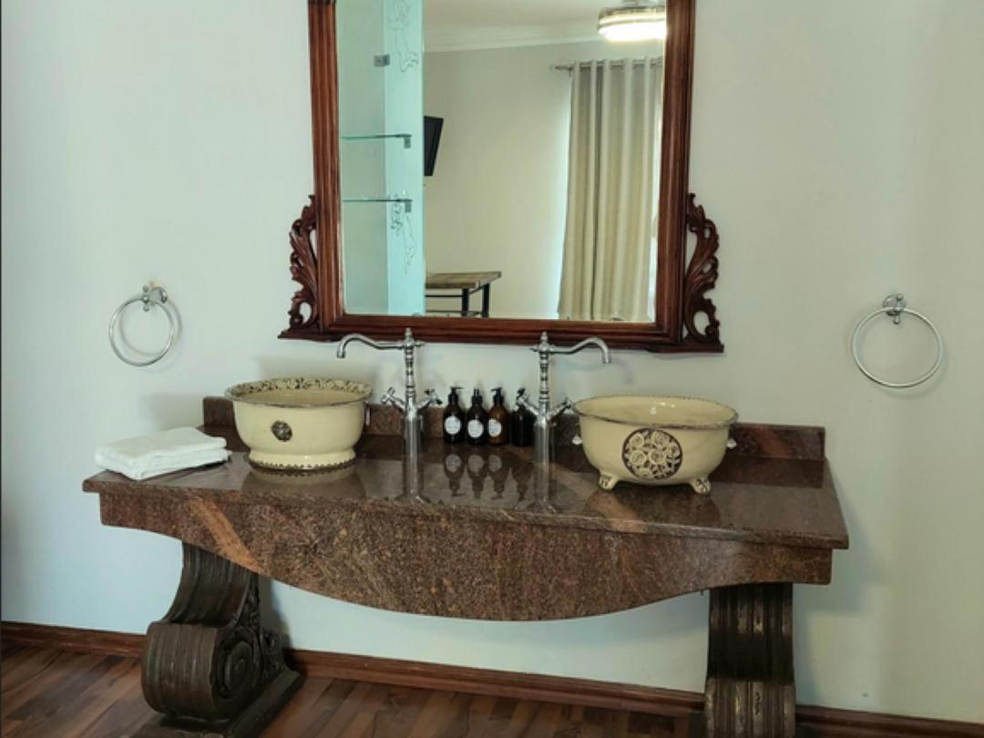 Art And Soul Restaurant, Accommodation, French Bar And Art Gallery Parys Habitación foto